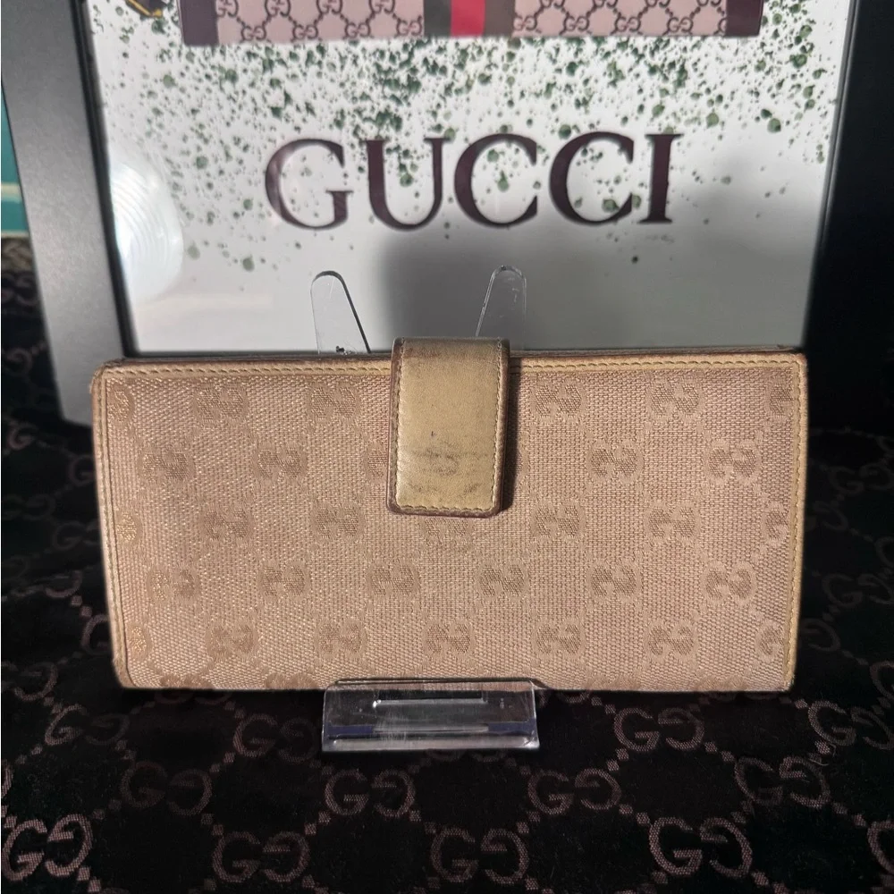 Gucci Shimmer Lovely Heart Wallet Pre-Loved - Picture 6 of 13
